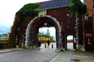 Επισκεφθείτε τα αξιοθέατα του Wawel το 2023, μάθετε πώς να επισκεφθείτε δωρεάν το Wawel και πώς φαίνεται ο τιμοκατάλογος.