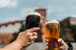 Μπύρα στην Κρακοβία. Το άρθρο περιγράφει 8 μέρη όπου μπορείτε να πιείτε μπύρα στην Κρακοβία